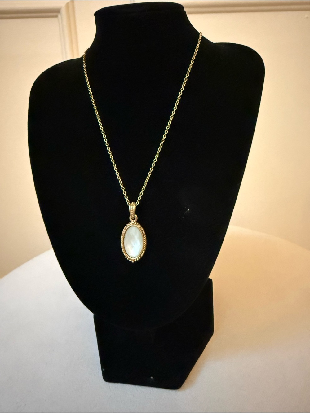 Vintage Gold-Tone Pendant Necklace with White Mother-of-Pearl Oval Stone
